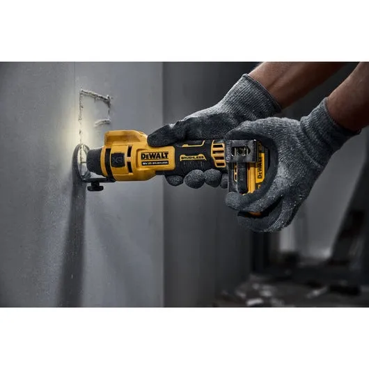 DeWalt DCE555N-XJ 18V XR Brushless Drywall Cut Out Tool with 1 x 5.0Ah Battery Charger & Bag