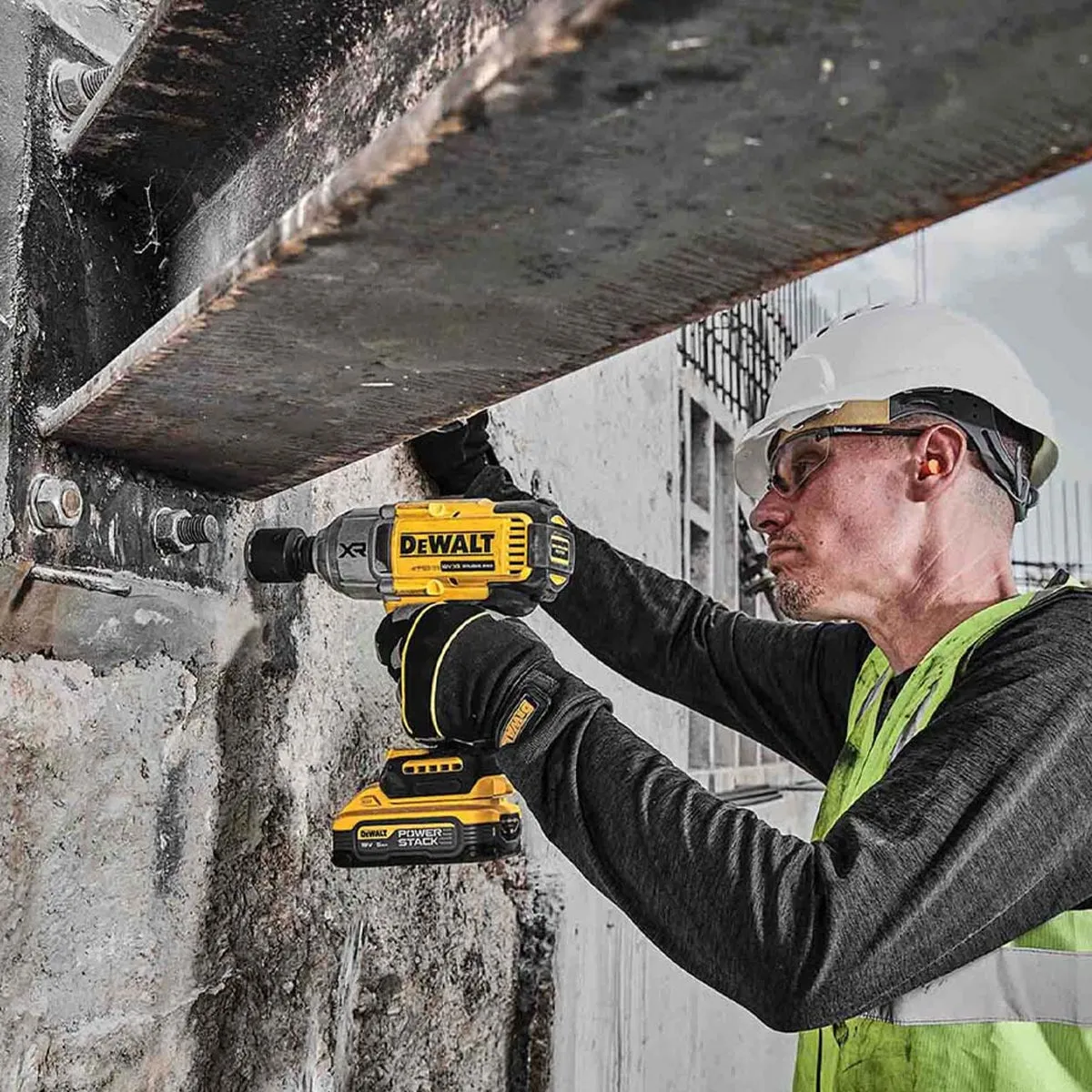 DeWalt DCF900H2T-GB 18V XR Brushless 1/2 Impact Wrench with 2 x 5.0Ah Batteries & Charger