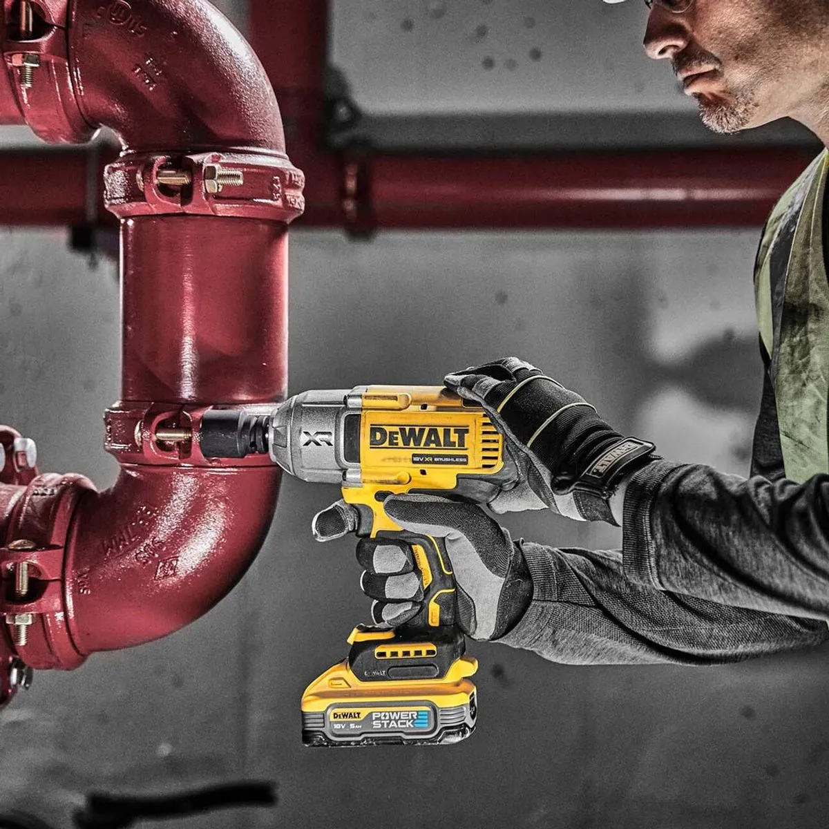 DeWalt DCF900H2T-GB 18V XR Brushless 1/2 Impact Wrench with 2 x 5.0Ah Batteries & Charger