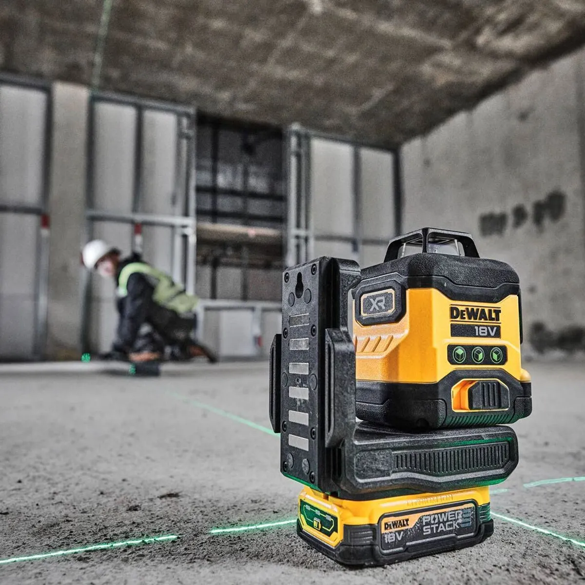 Dewalt DCLE34031D1 18V Compact 3 x 360 Green Laser with 1 x 2.0Ah Battery. Charger & Case