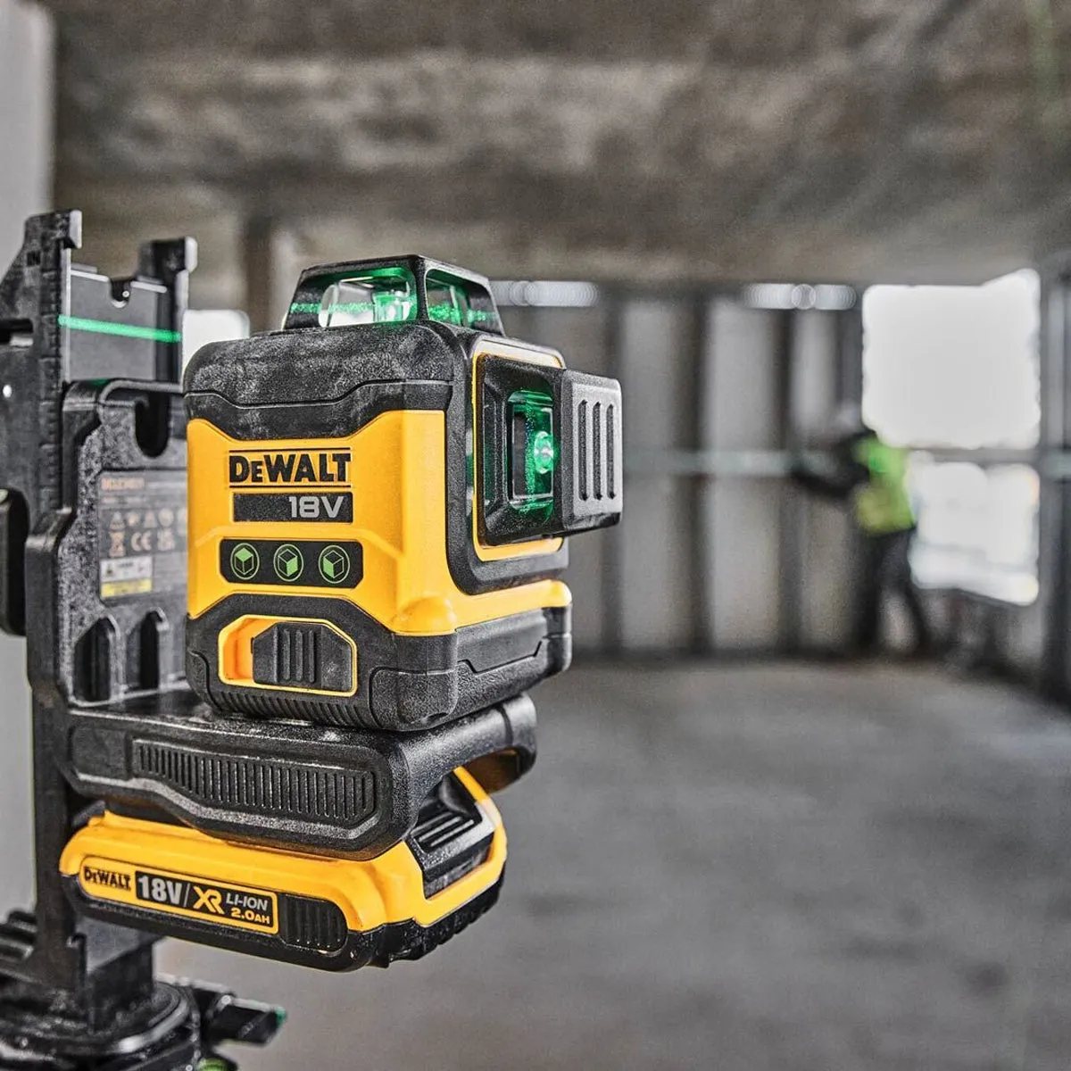 Dewalt DCLE34031D1 18V Compact 3 x 360 Green Laser with 1 x 2.0Ah Battery. Charger & Case