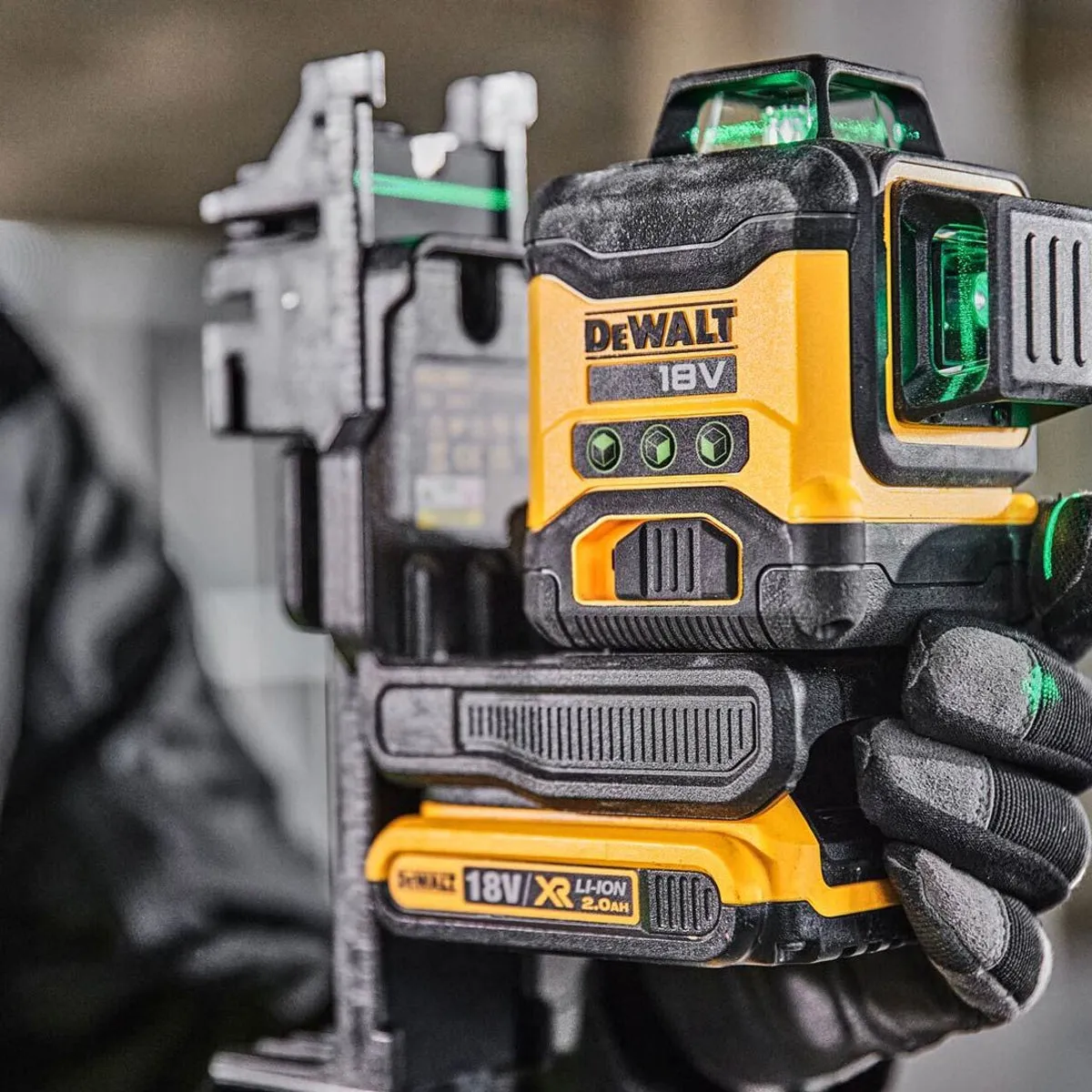 Dewalt DCLE34031D1 18V Compact 3 x 360 Green Laser with 1 x 2.0Ah Battery. Charger & Case