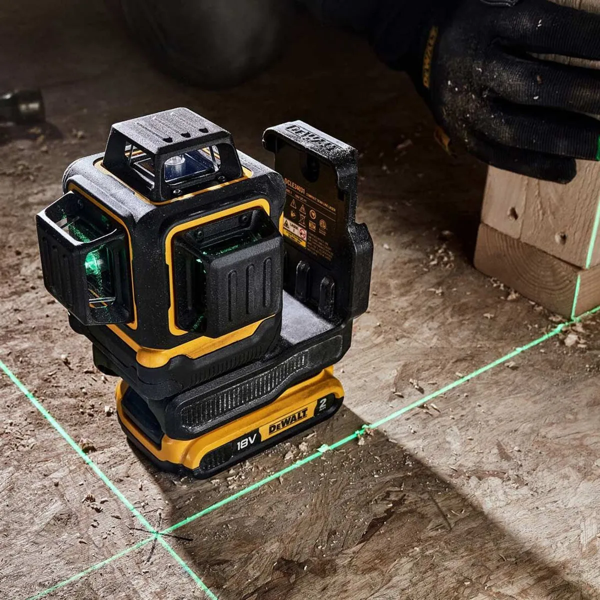 Dewalt DCLE34031D1 18V Compact 3 x 360 Green Laser with 1 x 2.0Ah Battery. Charger & Case