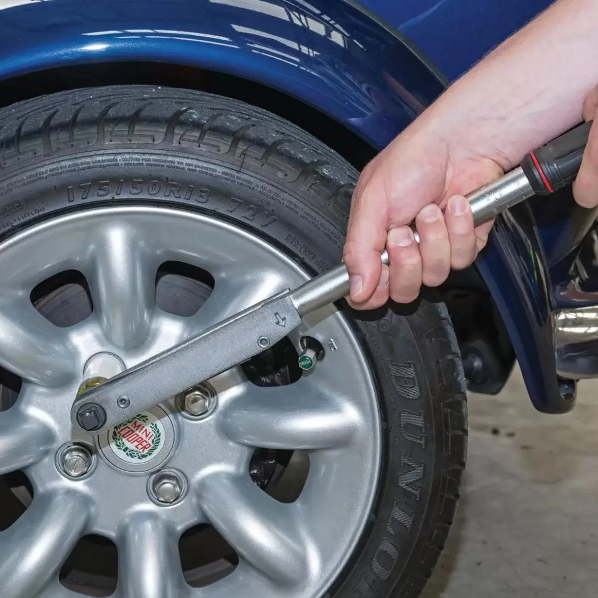 Draper PTW 1/2 Sq. Dr. Torque Wrench With a Torquing Range of 50-225NM 83317