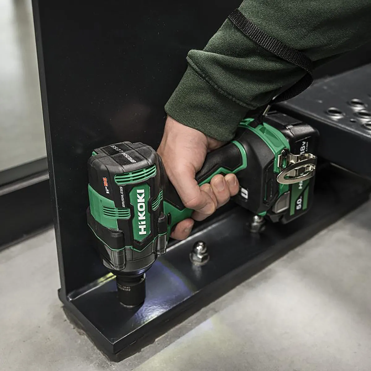 Hikoki WR18DHW2Z 18V Brushless 1/2 Impact Wrench with 1 x 2.5Ah/5.0Ah Battery Charger & Case