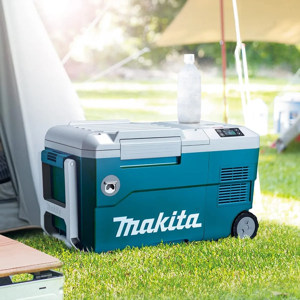 Makita CW001GT101 40V MAX XGT 20L Cooler Warmer Box With 1 x 5.0Ah Battery & Charger