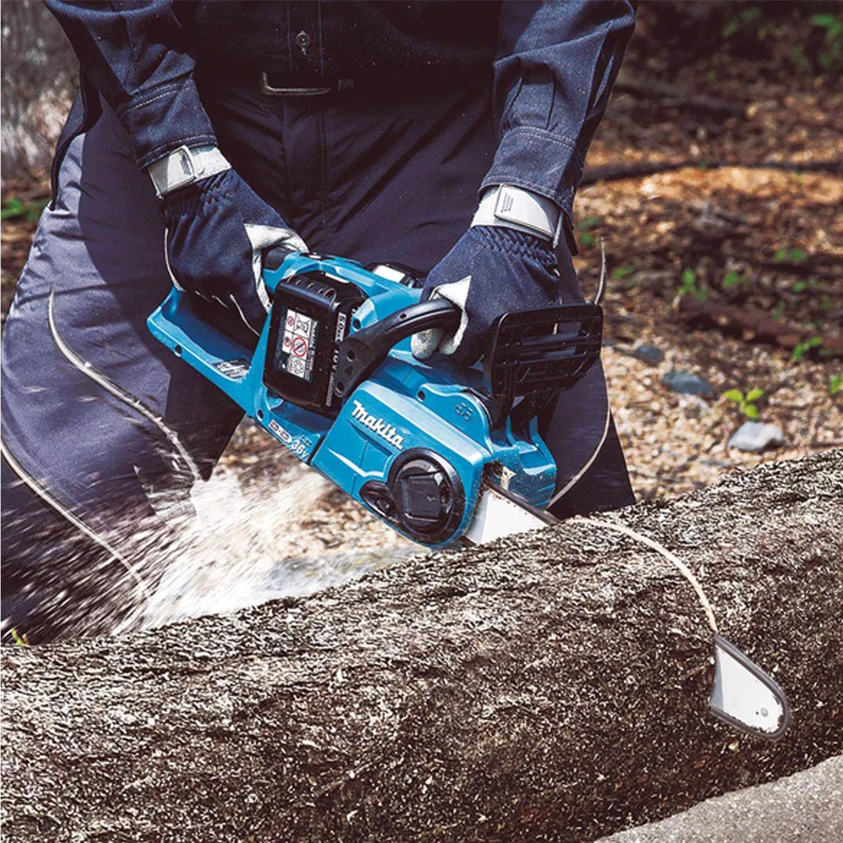 Makita DUC353Z 36V Brushless 350mm Chainsaw With 2 x 5.0Ah Battery & Charger
