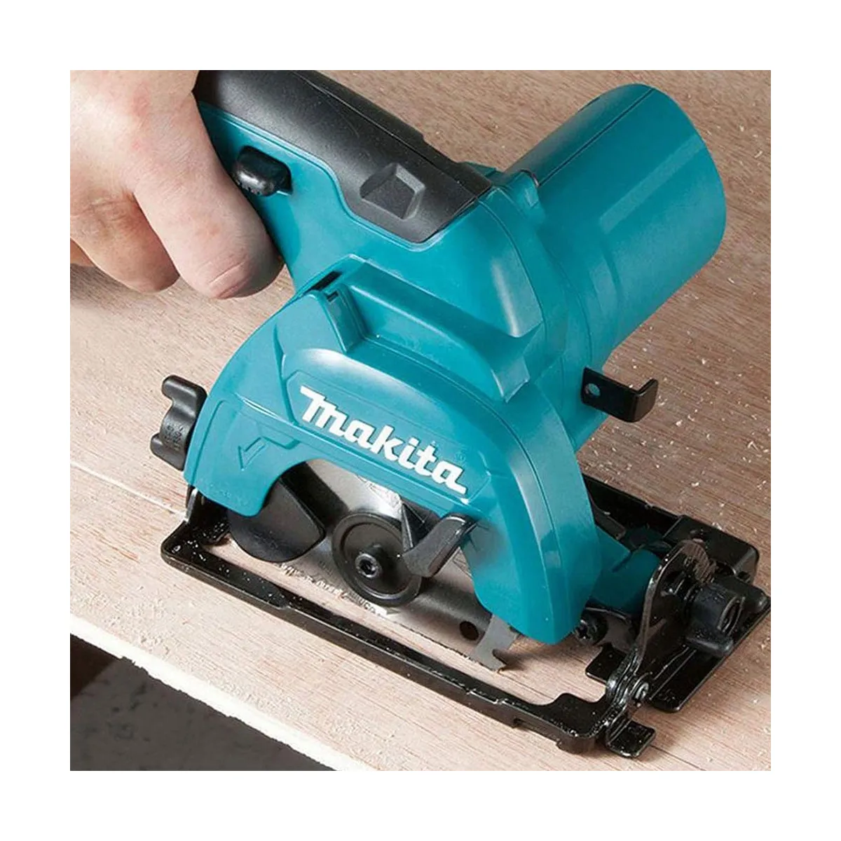 Makita HS301DWAE 12V max CXT Circular Saw With 2 x 2.0Ah Batteries. Charger & Carrying Case