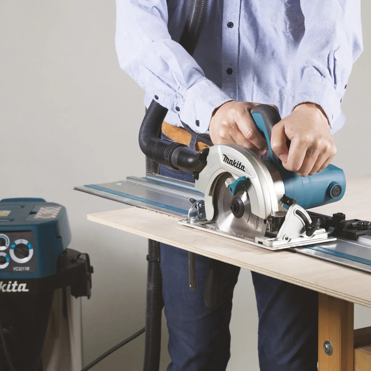 Makita HS6601/2 165mm Circular Saw 240V/1050W