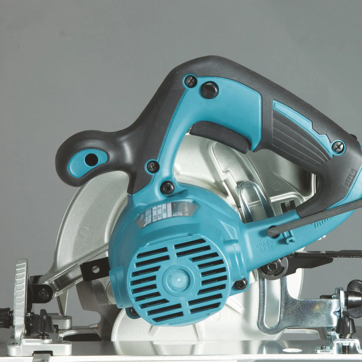 Makita HS6601/2 165mm Circular Saw 240V/1050W