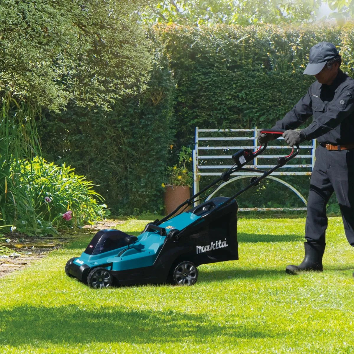 Makita LM003GM103 40V XGT Brushless 380mm (15) Lawn Mower with 1 x 4.0Ah Battery & Charger