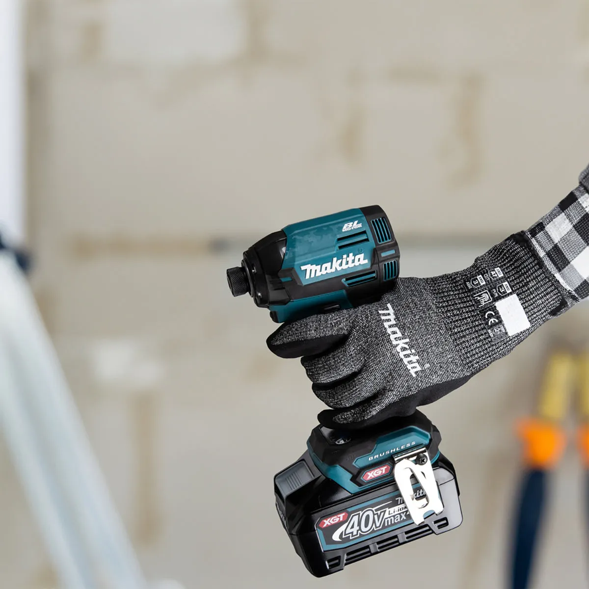 Makita P-84713 Advanced FitKnit Cut Level 7 Nitrile Coated Dipped Gloves Size Medium