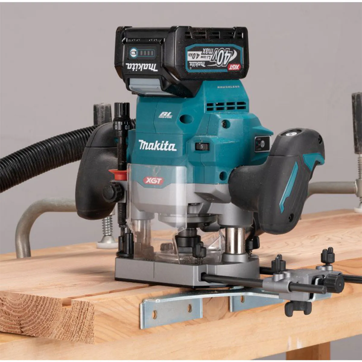 Makita RP001GZ02 40V XGT Brushless 1/2 Router with 12 Piece Cutter Set & Case