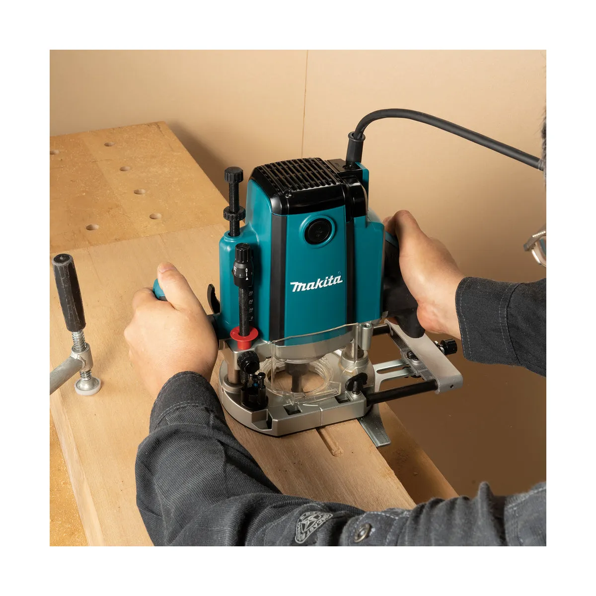 Makita RP1803X08/1 1/2 Plunge Router 110V With Type 4 Case Durable Power Tool for Woodworking