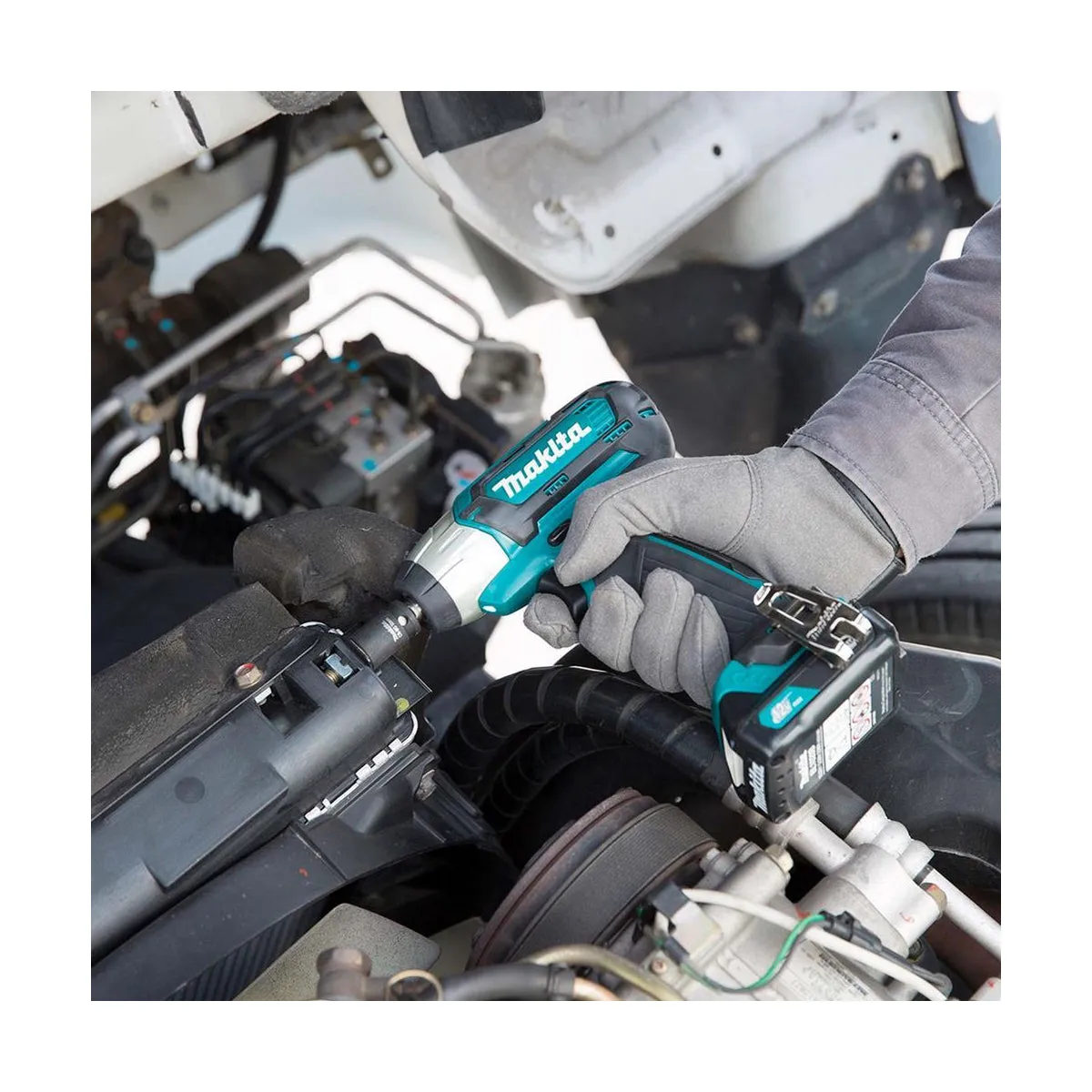 Makita TW140DWAE 12V max CXT 3/8'' Impact Wrench With 2 x 2.0Ah Batteries. Charger & Carrying Case