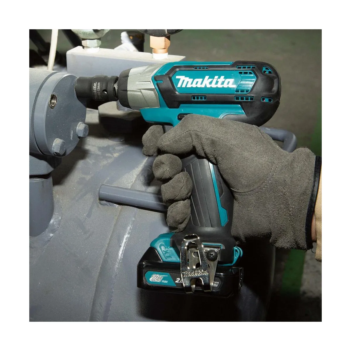 Makita TW141DWAE 12V max CXT Impact Wrench With 2 x 2.0Ah Batteries. Charger & Carrying Case