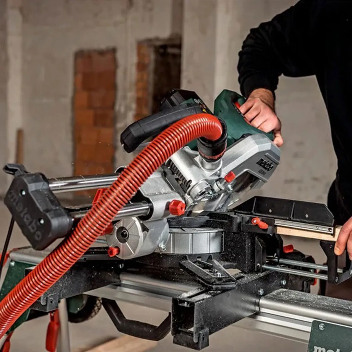 Metabo KGS 216 M 216mm Single Bevel Sliding Mitre Saw with Sliding Function 240V/1500W 613216380