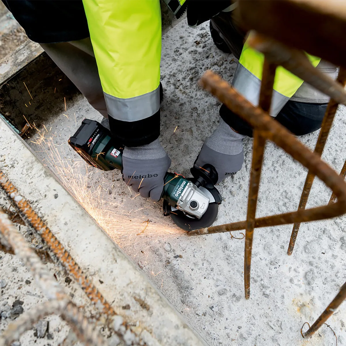 Metabo W 18 L 9-125 18V 125mm Angle Grinder with 1 x 5.2Ah Battery Charger & Metabox