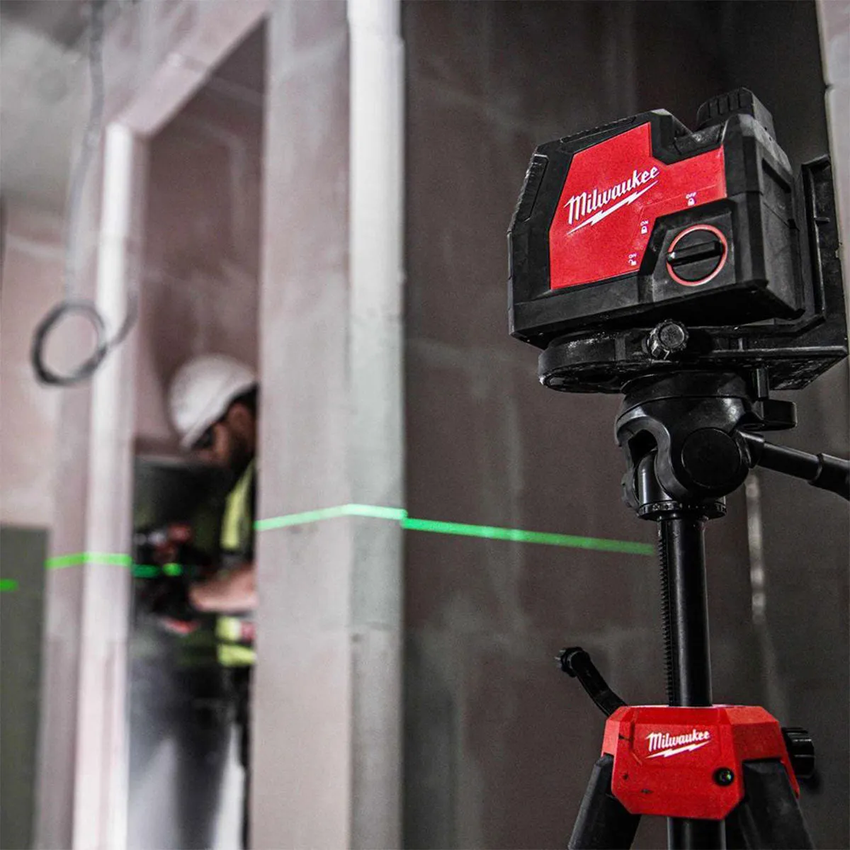 Milwaukee L4CLL-301C Green Cross Line Laser Level With Case 4933478243