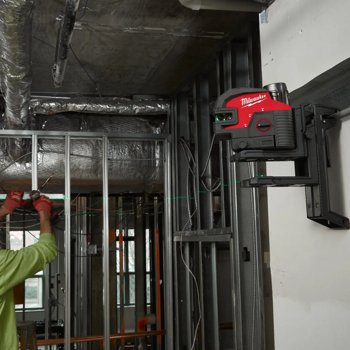 Milwaukee M12CLL4P-301C 12V 4 Points Green Cross Line Laser with 1 x 3.0Ah Battery. Charger & Case 4933479204