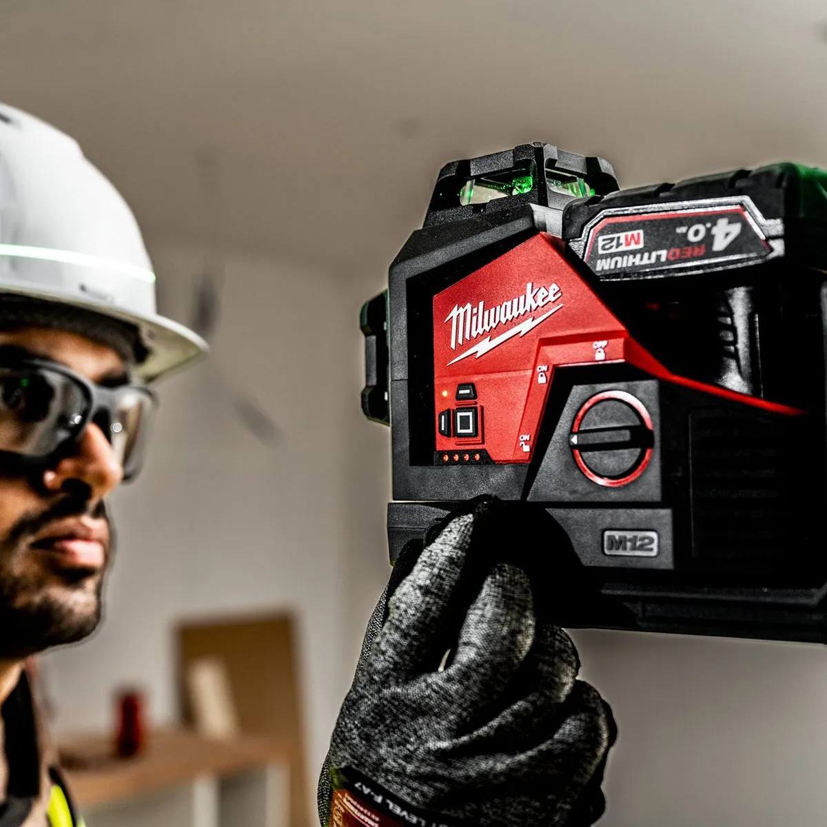 Milwaukee M12CLL4P-301C 12V 4 Points Green Cross Line Laser with 1 x 3.0Ah Battery. Charger & Case 4933479204