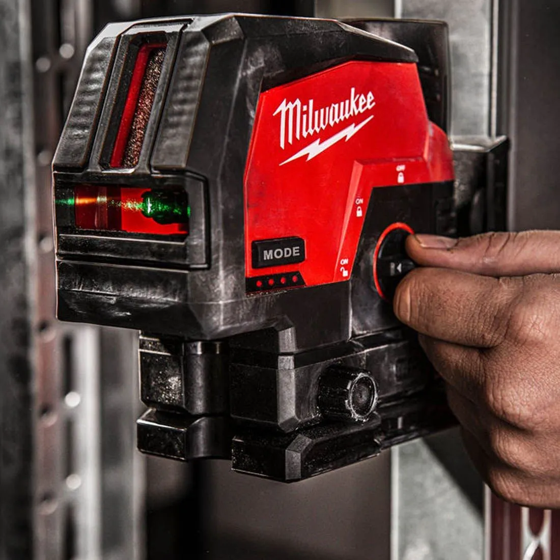 Milwaukee M12CLLP-0 12V Green Cross Line 2 Plane Laser 360 Case with 1 x 2.0Ah Battery & Charger