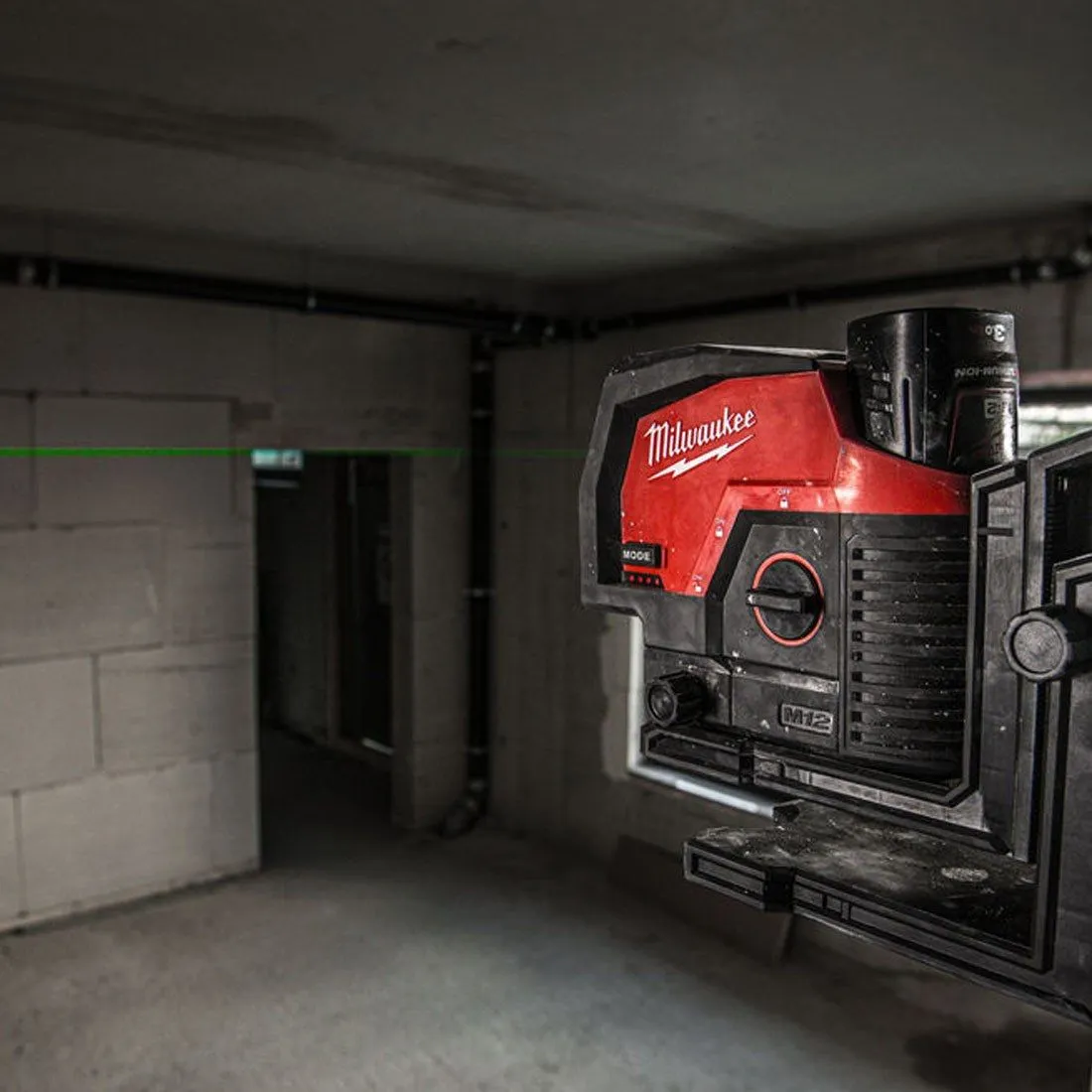 Milwaukee M12CLLP-0 12V Green Cross Line 2 Plane Laser 360 Case with 1 x 2.0Ah Battery & Charger