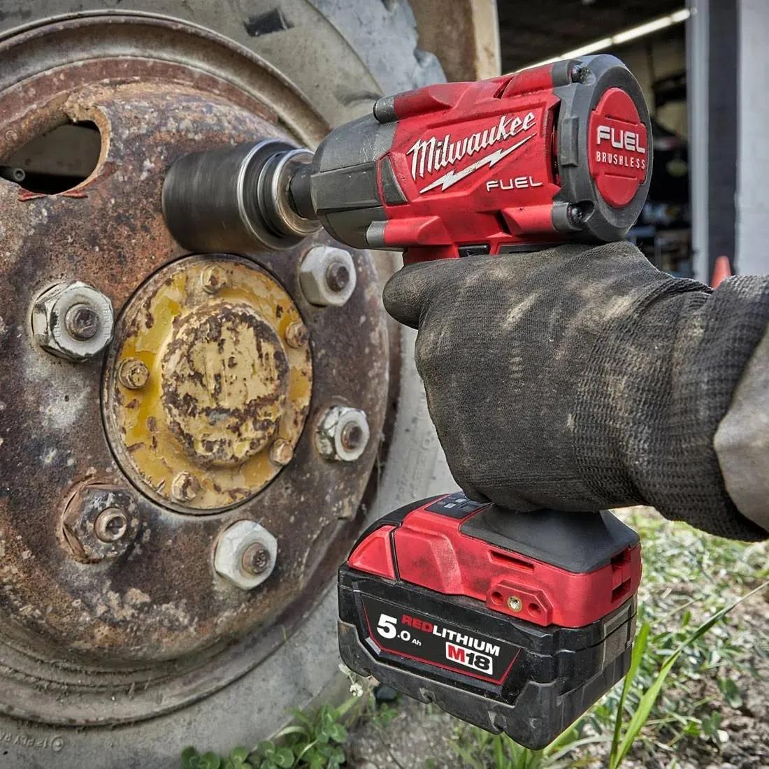 Milwaukee M18FMTIW2F38-502X 18V Fuel Brushless 3/8 Impact Wrench with 2 x 5.0Ah Batteries Charger & Case 4933479405