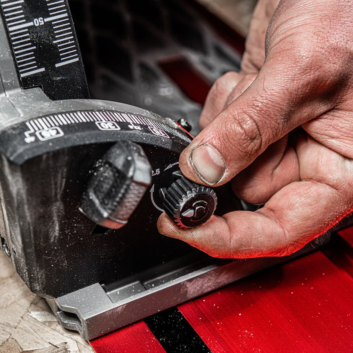 Milwaukee M18FPS55-0P 18V 165mm Fuel Brushless Plunge Saw   2 x 5.0Ah Battery with Blade & Guide Rail Kit