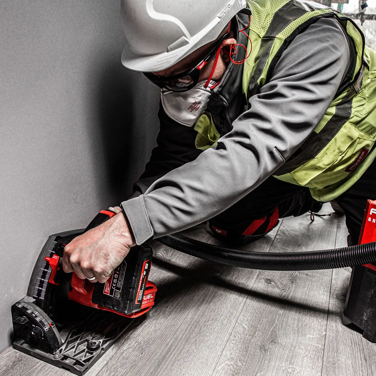 Milwaukee M18FPS55-0P 18V 165mm Fuel Brushless Plunge Saw   2 x 5.0Ah Battery with Blade & Guide Rail Kit