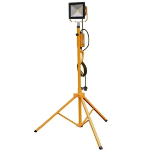 Spectre 230V HD 30W LED Floodlight with 5m Cable. 2 x 13A Outlet and 13A Plug SP-17185